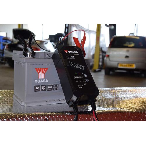 Yuasa YCX12 12V 12A Ladegerät