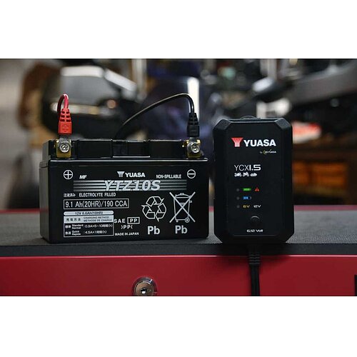 Yuasa YCX1.5 6V/12V 1,5A Ladegerät Yuasa YCX1.5 6V/12V 1,5A Ladegerät