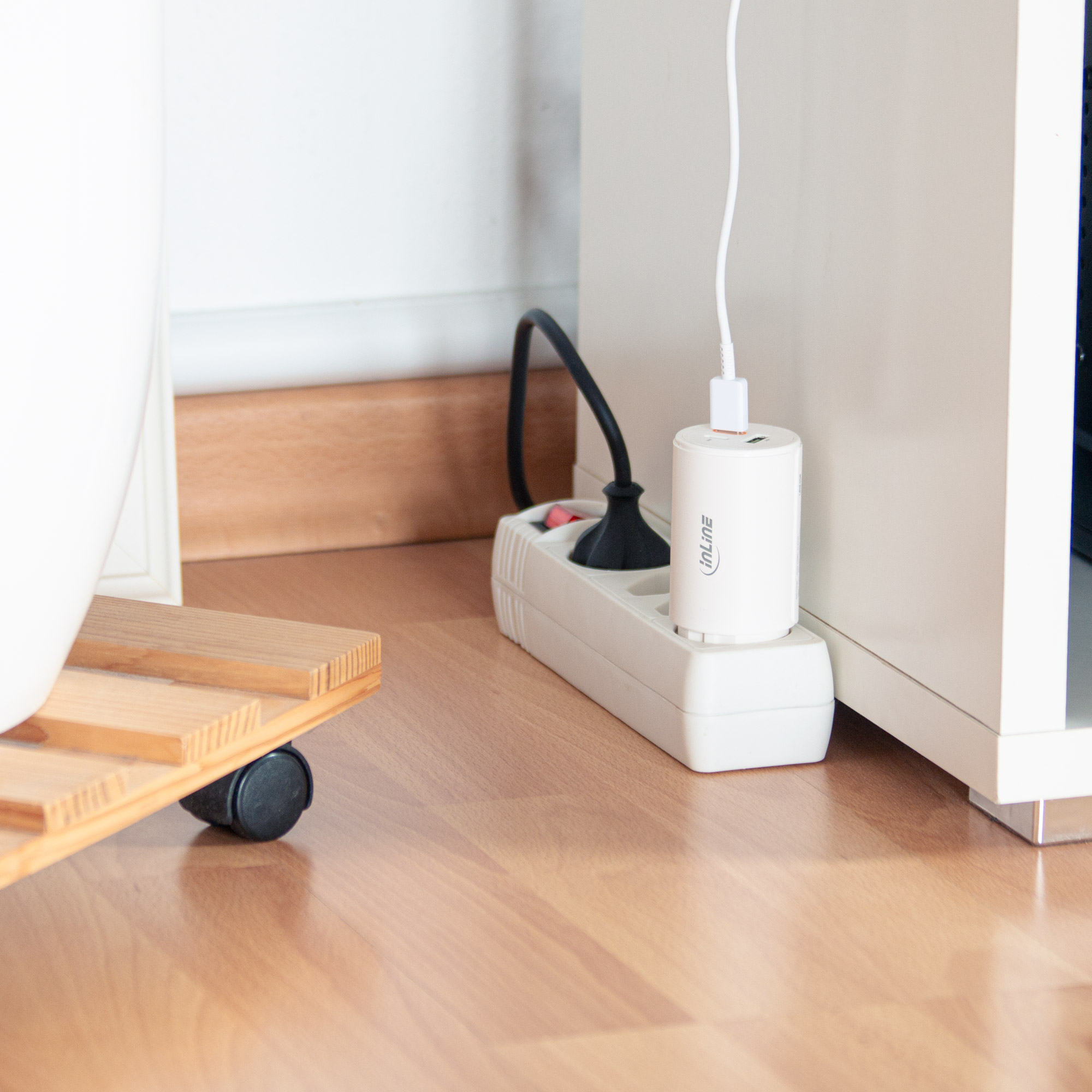 Inline® USB PD Netzteil, GaN Ladegerät, 3-Port, Dual USB-C + USB-A, 65W, weiß Inline® USB PD Netzteil, GaN Ladegerät, 3-Port, Dual USB-C + USB-A, 65W, weiß