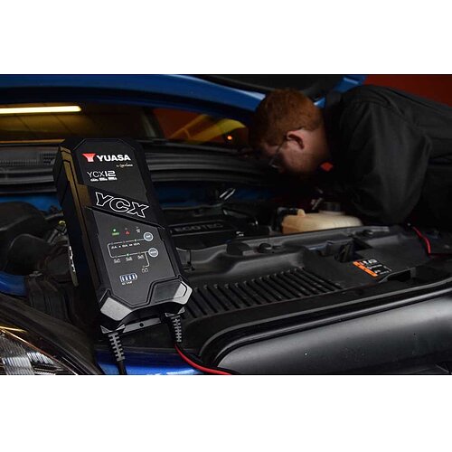 Yuasa YCX12 12V 12A Ladegerät