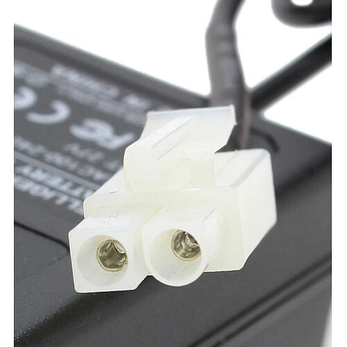 Ladegerät für Akkupacks mit Tamiya-Stecker 1,2-18V für NiCd- und NiMH-Akkus Ladegerät für Akkupacks mit Tamiya-Stecker 1,2-18V für NiCd- und NiMH-Akkus