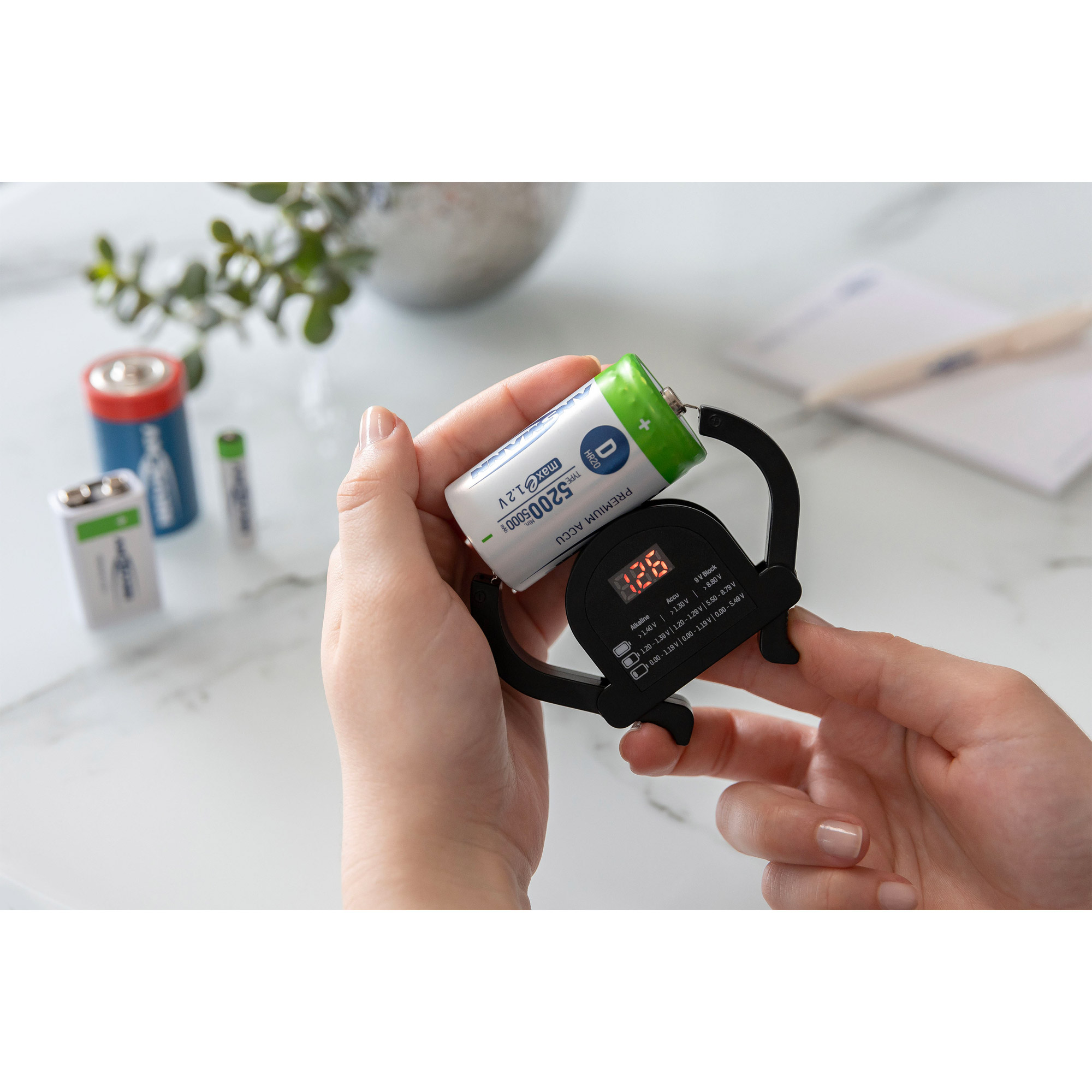 ANSMANN 4000001 Batterietester mit digitaler LED-Spannungsanzeige ANSMANN 4000001 Batterietester mit digitaler LED-Spannungsanzeige