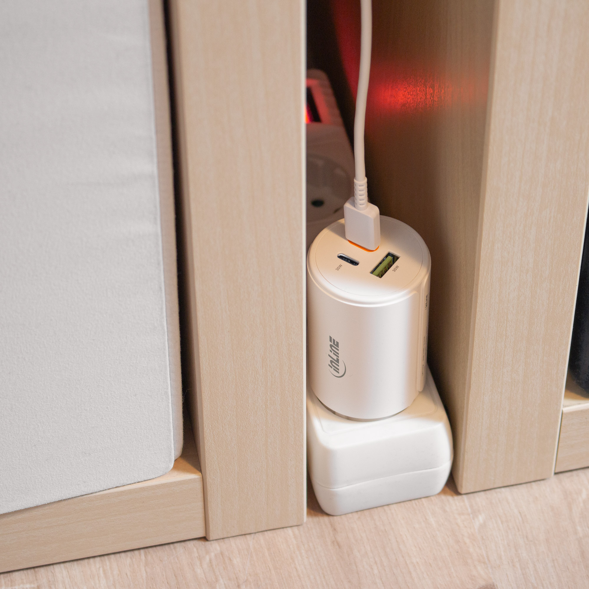 Inline® USB PD Netzteil, GaN Ladegerät, 3-Port, Dual USB-C + USB-A, 65W, weiß Inline® USB PD Netzteil, GaN Ladegerät, 3-Port, Dual USB-C + USB-A, 65W, weiß