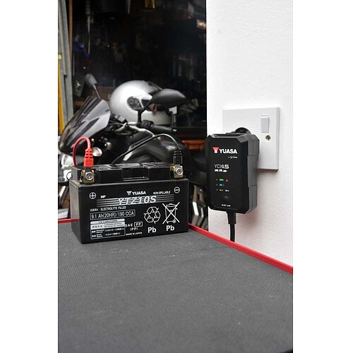 Yuasa YCX1.5 6V/12V 1,5A Ladegerät Yuasa YCX1.5 6V/12V 1,5A Ladegerät