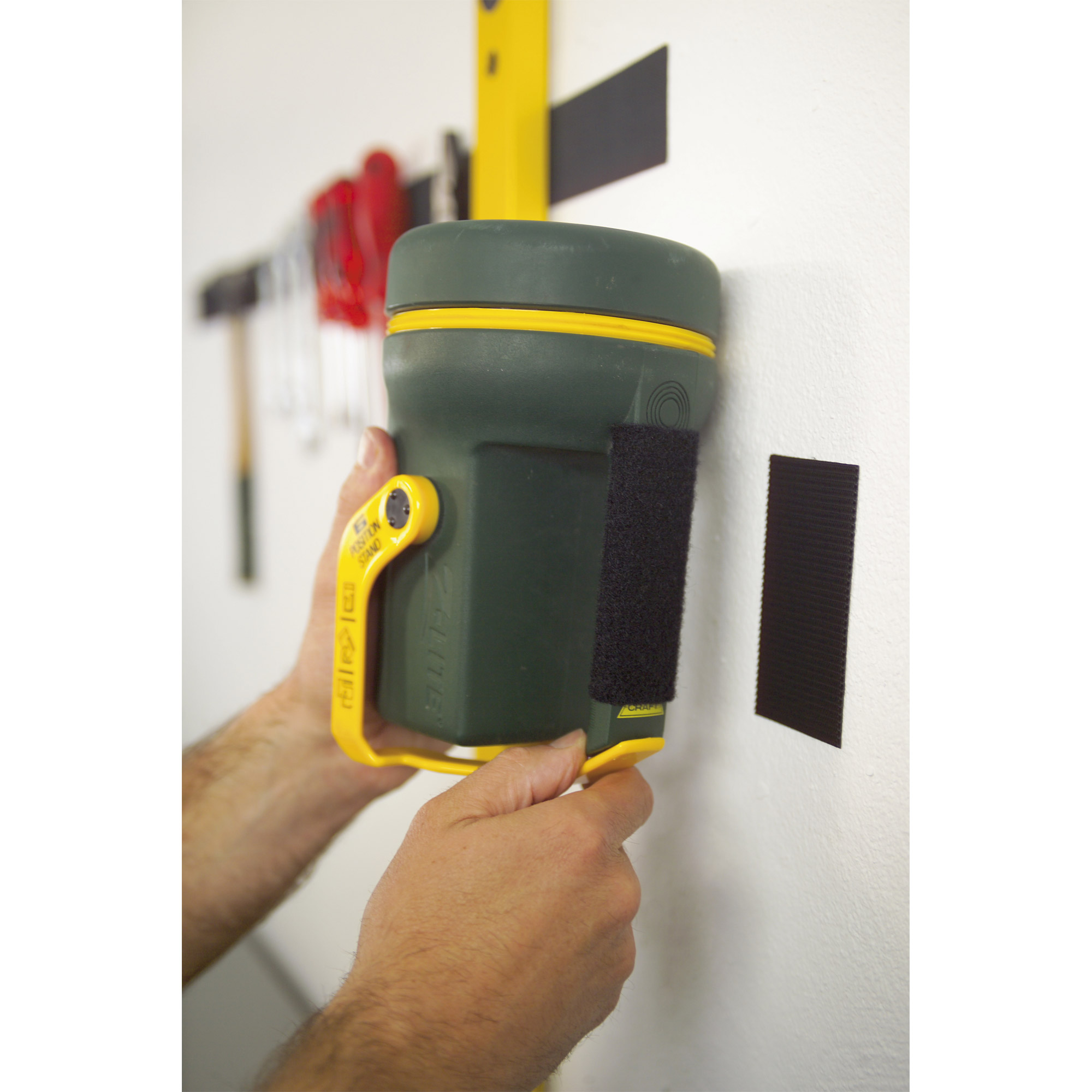 tesa On- & Off-Klettband extra stark, 1m x 50mm, schwarz tesa On- & Off-Klettband extra stark, 1m x 50mm, schwarz