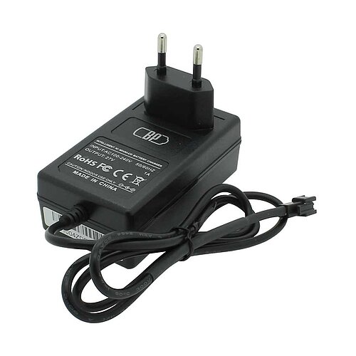 Universal-Ladegerät für NiCd- und NiMH-Akkupacks von 1,2-18V Ladestrom 1A Universal-Ladegerät für NiCd- und NiMH-Akkupacks von 1,2-18V Ladestrom 1A